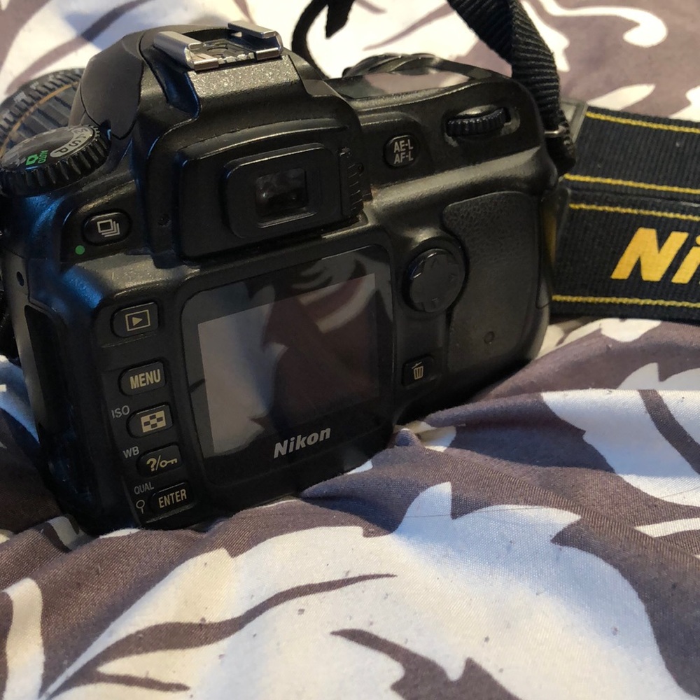 Nikon D50 - Picture 3 of 3